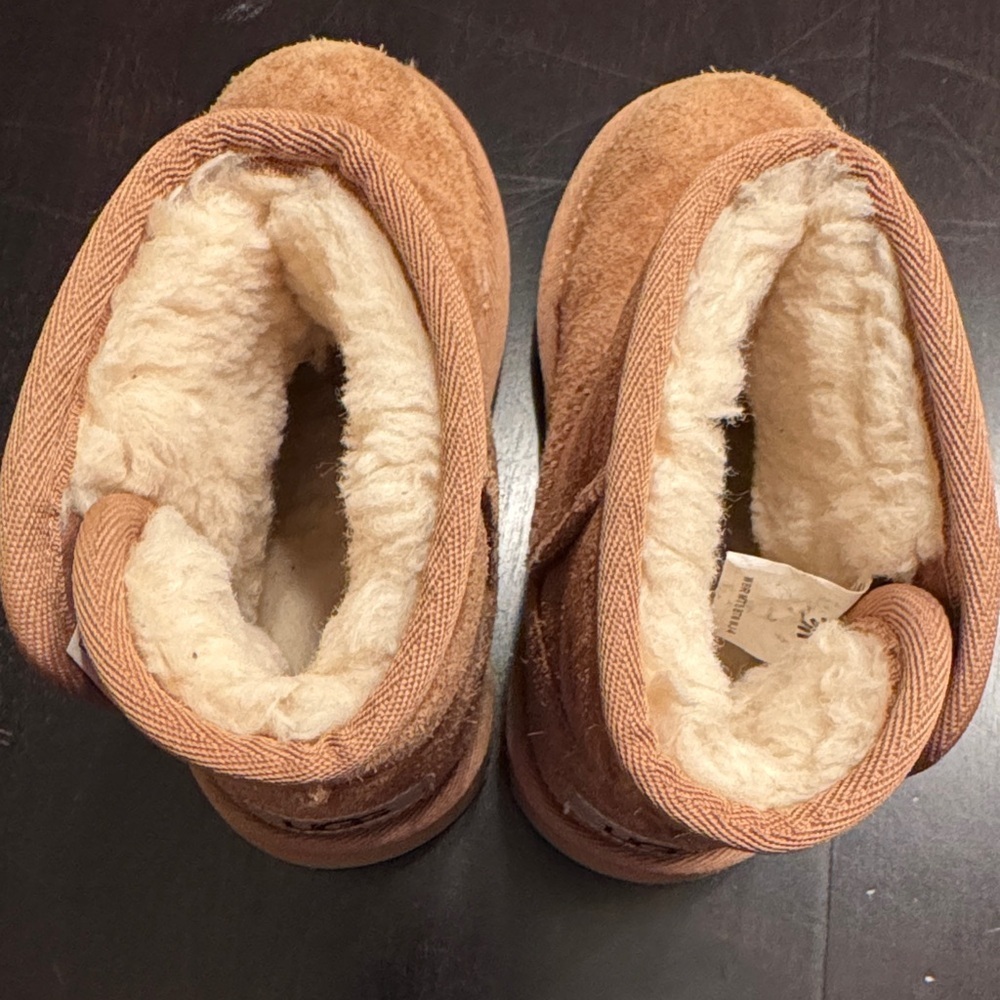 UGG Kids Boots in Tan - Picture 5 of 6